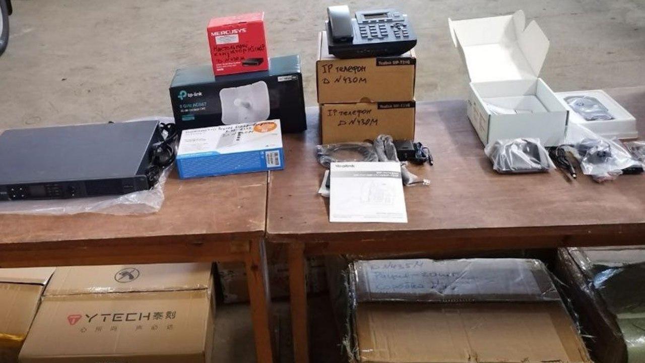 "Север помогает": военным передали более 100 единиц средств связи